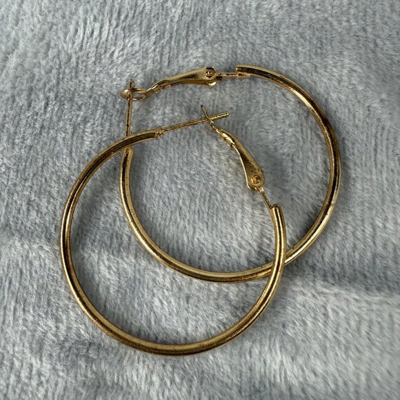 Gold-Toned Pierced Hoop Earrings 2 Pairs Bamboo & Plain Design Lightweight - Picture 11 of 12